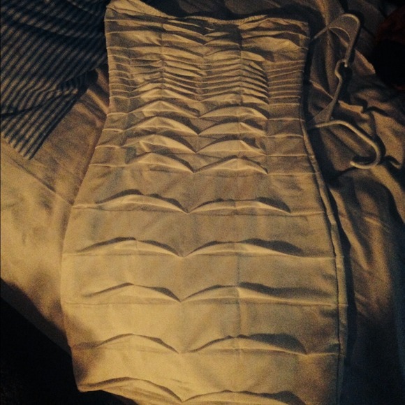 Cute whit dress - Picture 2 of 3