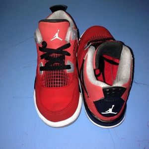 Toro bravo Jordan 4