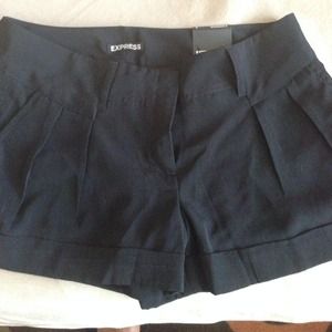 Express Black Pleated shorts