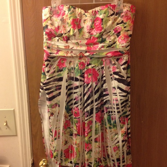 Charolette Russe halter dress with pockets ❤️