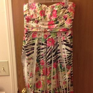 Charolette Russe halter dress with pockets ❤️