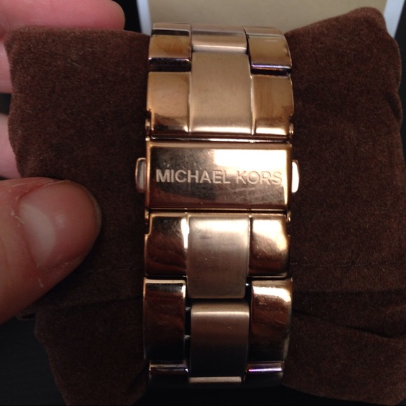 ❌SOLD ON THREADFLIP❌ Michael Kors Rose Gold Watch - Picture 2 of 4