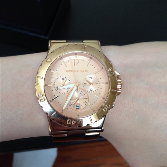 ❌SOLD ON THREADFLIP❌ Michael Kors Rose Gold Watch - Picture 4 of 4