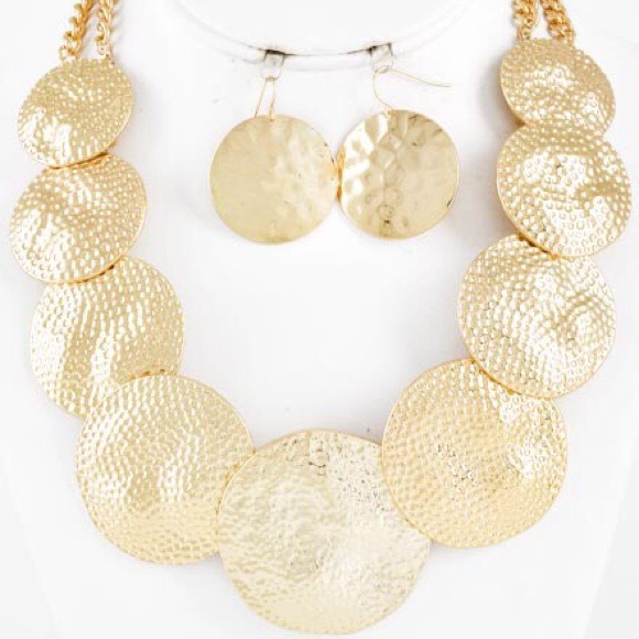 Gold necklace set