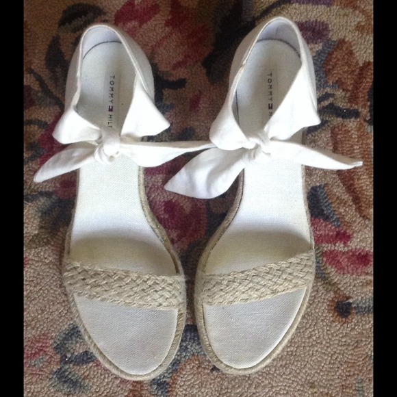 ⛔️SOLD ⛔️Tommy Hilfiger Espadrille Wedges