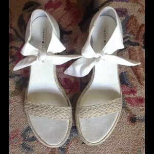 ⛔️SOLD ⛔️Tommy Hilfiger Espadrille Wedges