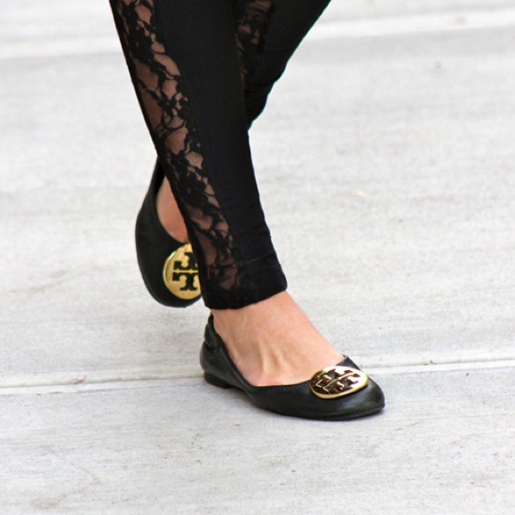 Tory Burch Reva ballet flat. Black and gold.