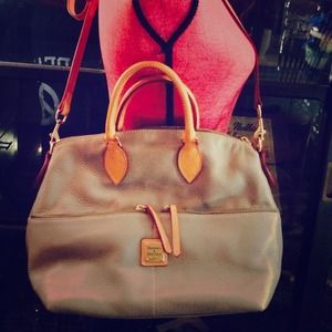Reduced.  💰SALE 💰 Authentic Dooney Bourke purse
