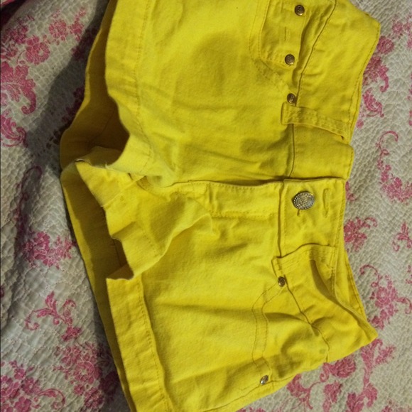 Shorts - Picture 3 of 4