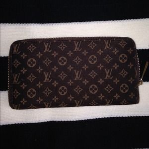 Louis Vuitton styled wallet zippy
