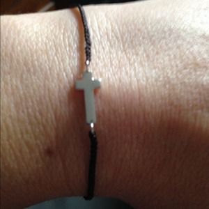 Simple cross bracelet