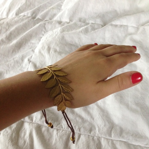 ✖️sold in bundle✖️gold leaf adjustable bracelet - Picture 2 of 4