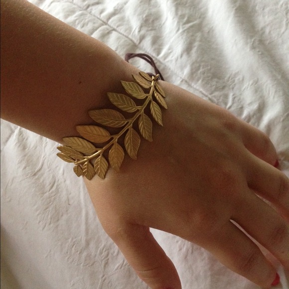 ✖️sold in bundle✖️gold leaf adjustable bracelet - Picture 3 of 4