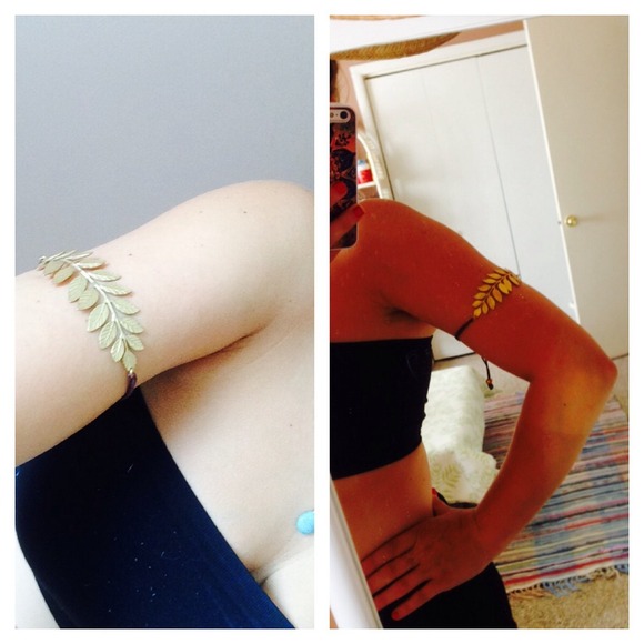 ✖️sold in bundle✖️gold leaf adjustable bracelet - Picture 4 of 4