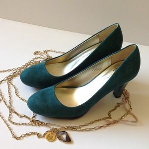 Anne Klein Suede Platform Flex Pump