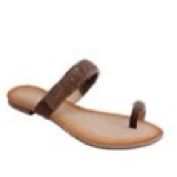 SHULLY'S BROWN FLAT SANDAL WITH TOE JEWLERY - Picture 2 of 2