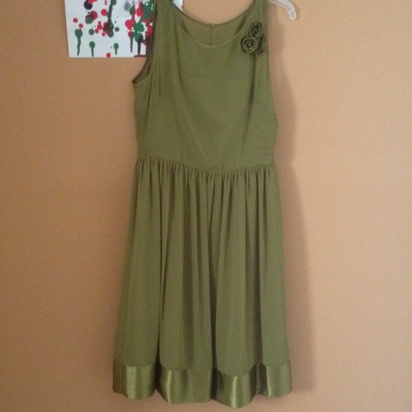 Dress - Picture 1 of 4