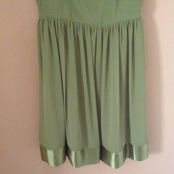 Dress - Picture 3 of 4