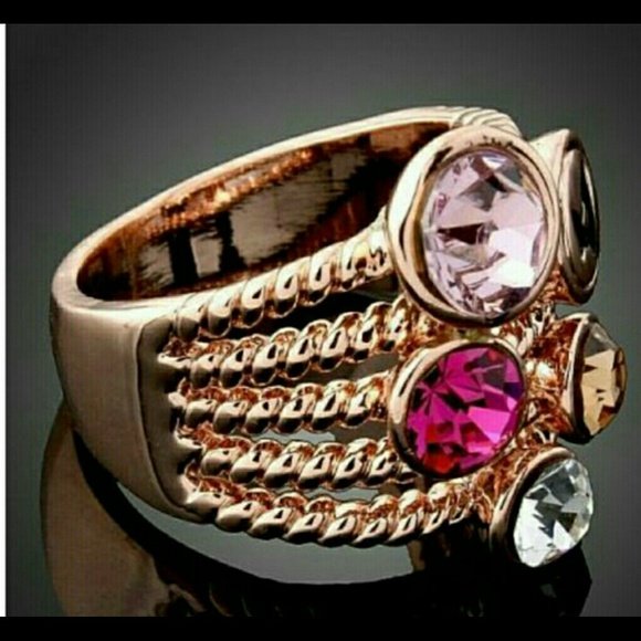 👑🎉Host Pick🎉👑 18k Gold Plated Ring 👑👒👠💄 - Picture 2 of 3