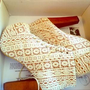 Jeffrey Campbell Lace Lita Size 8