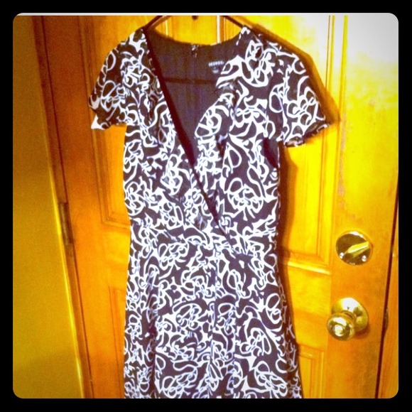 BEAUTIFUL DRESS NWOT