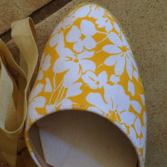 Espadrilles Authentic Burberry canary yellow NEW - Picture 4 of 4