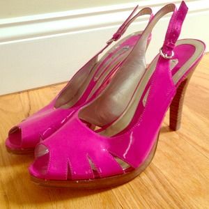 Bandolino hot pink peep-toe heels size 9