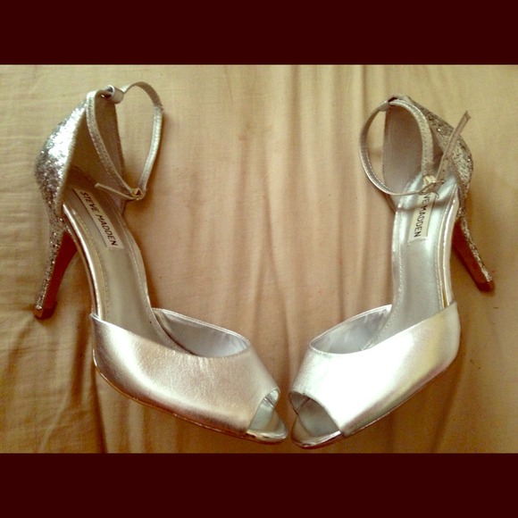 Steve Madden Silver Heels - Picture 1 of 3