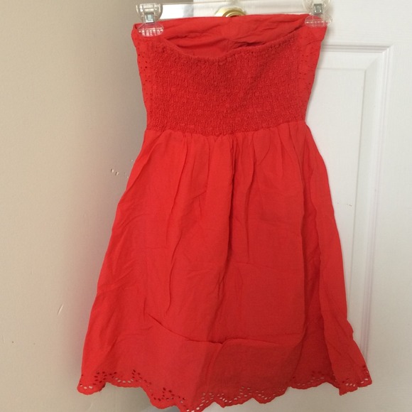 Orange crotchet strapless dress. - Picture 2 of 3