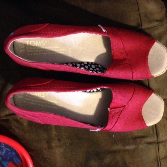 Red tom wedges
