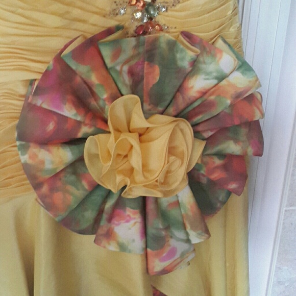 Dress - Picture 2 of 3