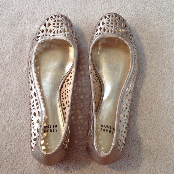 Stuart Weitzman Shoes - 🎀Host Pick!🎀 Gold Stuart Weitzman Shoes!