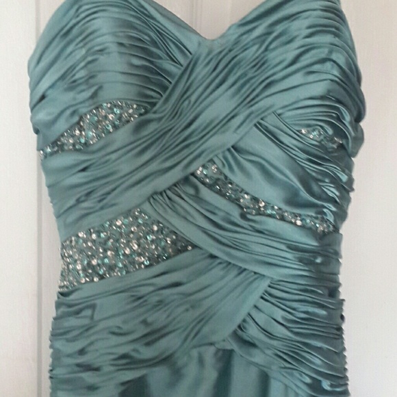 Dress - Picture 2 of 3