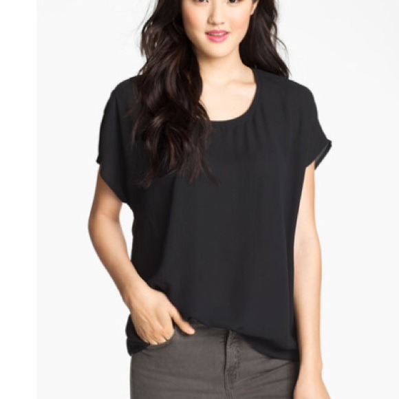 ☀️SOLD in bundle☀️Pleione scoop neck black