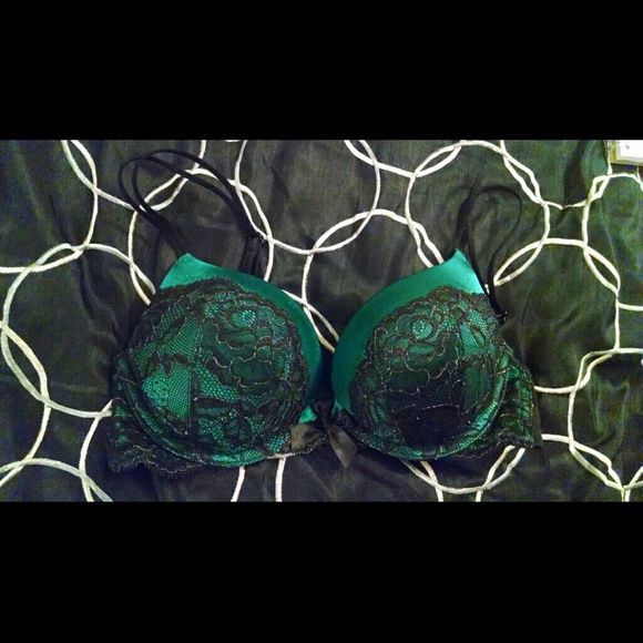 SOLD IN BUNDLE Victoria secret bombshell bra