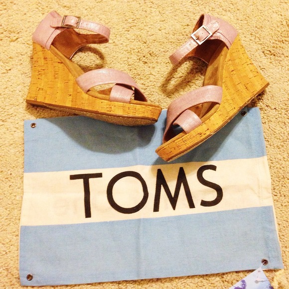 TOMS Shoes - NWOT Toms Metallic Linen Wedges 7