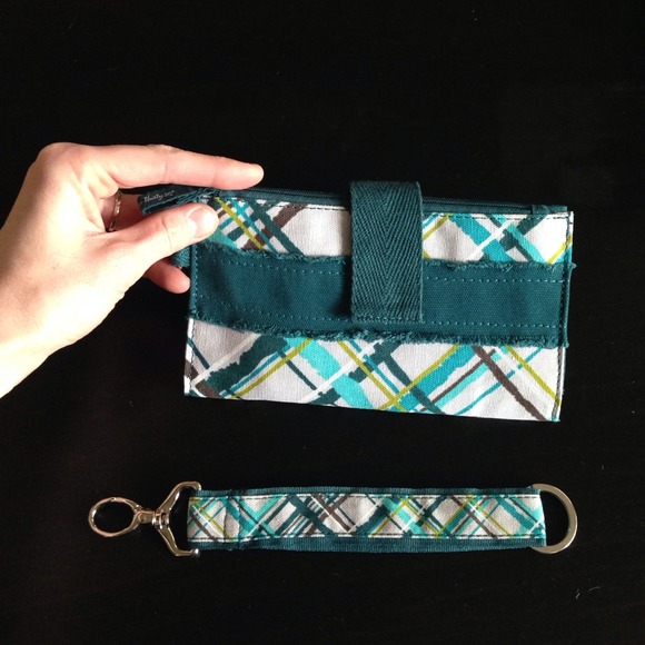 Thirty-One Retro-Metro Wallet / matching Key Fob. - Picture 3 of 3
