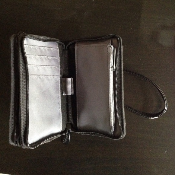 Thirty One Everyday Wristlet - Picture 3 of 4