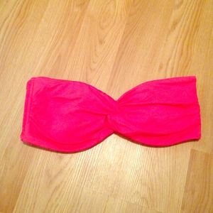 Hot pink bikini top 👙