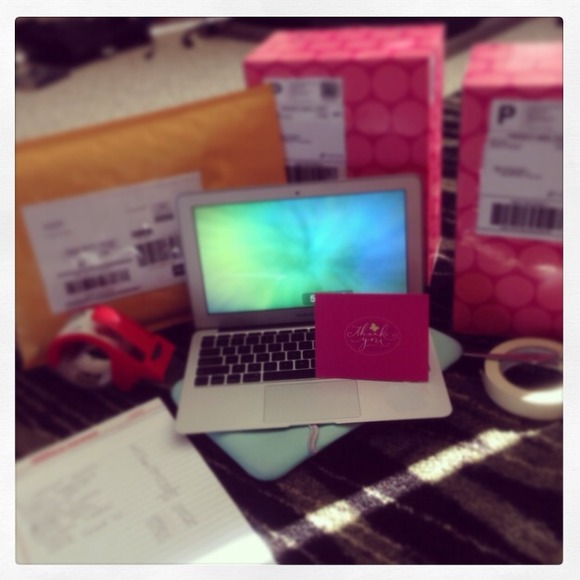 Packing Up & Shipping Out👏💗