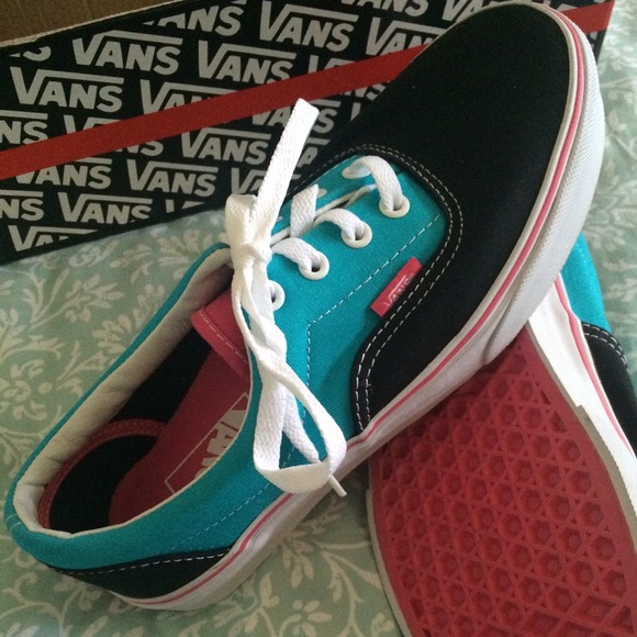 Brand New Women's SZ 7.5 Vans