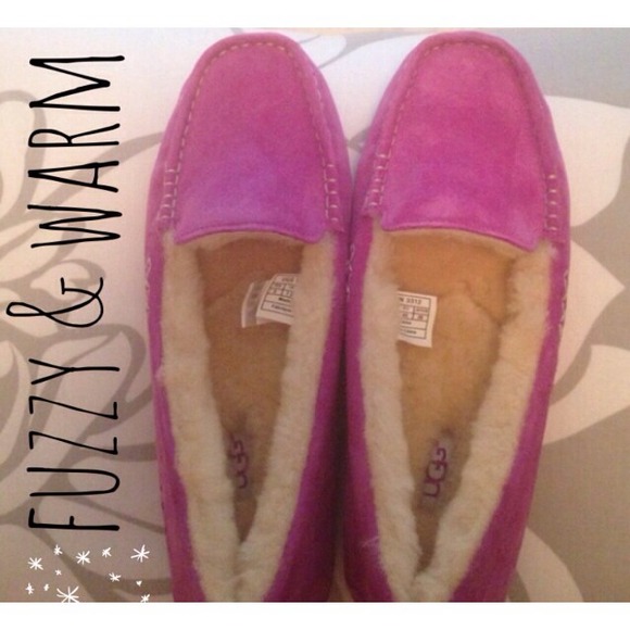 UGG Shoes - 🎉HP 8/22🎉✨UGG✨ Fuschia Mocassin Shoes