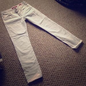 White skinny jeans