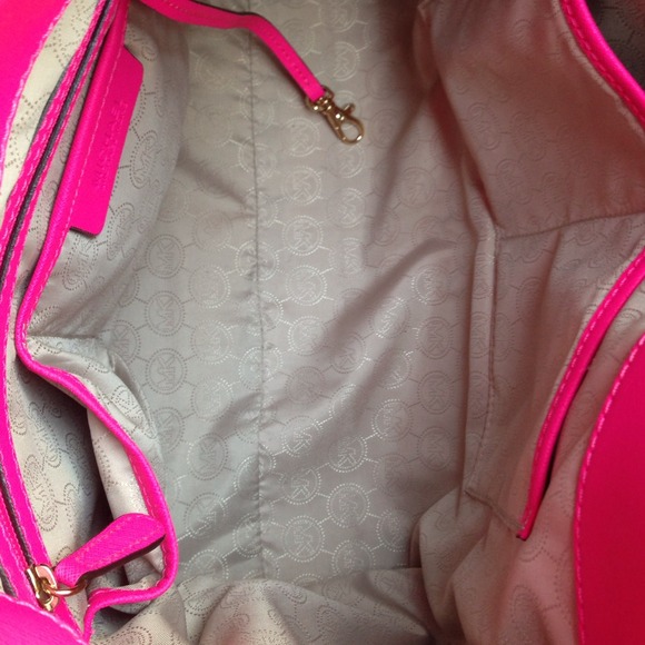 SOLD.. Michael Kors Hamilton Pink w/ Wallet - Picture 2 of 4