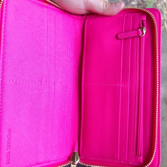 SOLD.. Michael Kors Hamilton Pink w/ Wallet - Picture 4 of 4