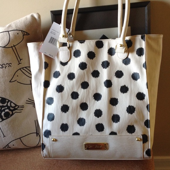LAST DAY🎉HP🎉Betsey Johnson Bone/Black Handbag - Picture 2 of 4