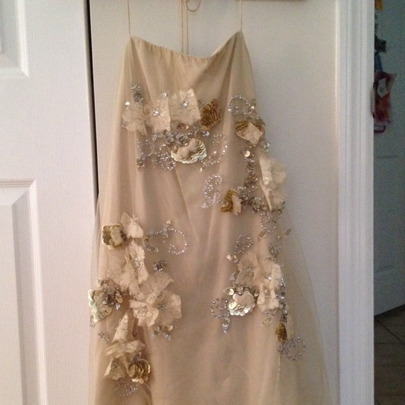 Beautiful cocktail dress..