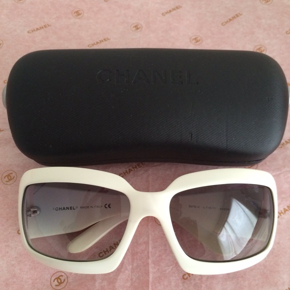 💢SOLD on Threadflip💢Chanel 5076H Mother of Pearl