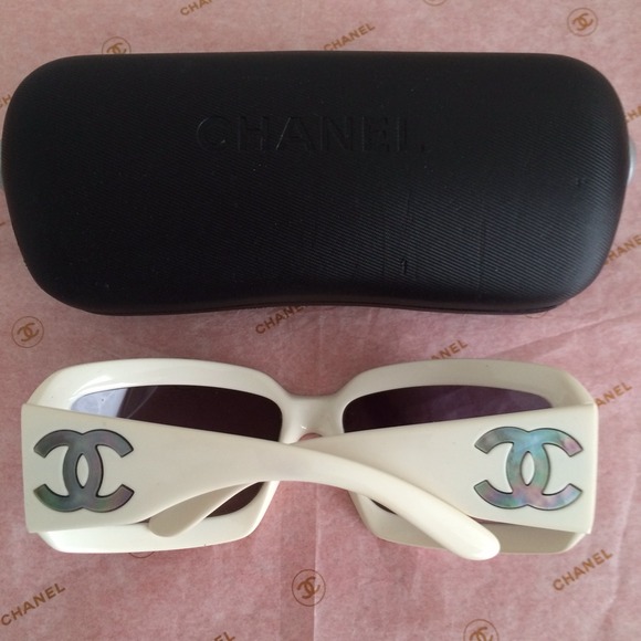 💢SOLD on Threadflip💢Chanel 5076H Mother of Pearl - Picture 2 of 2