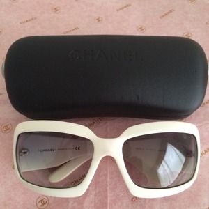 💢SOLD on Threadflip💢Chanel 5076H Mother of Pearl